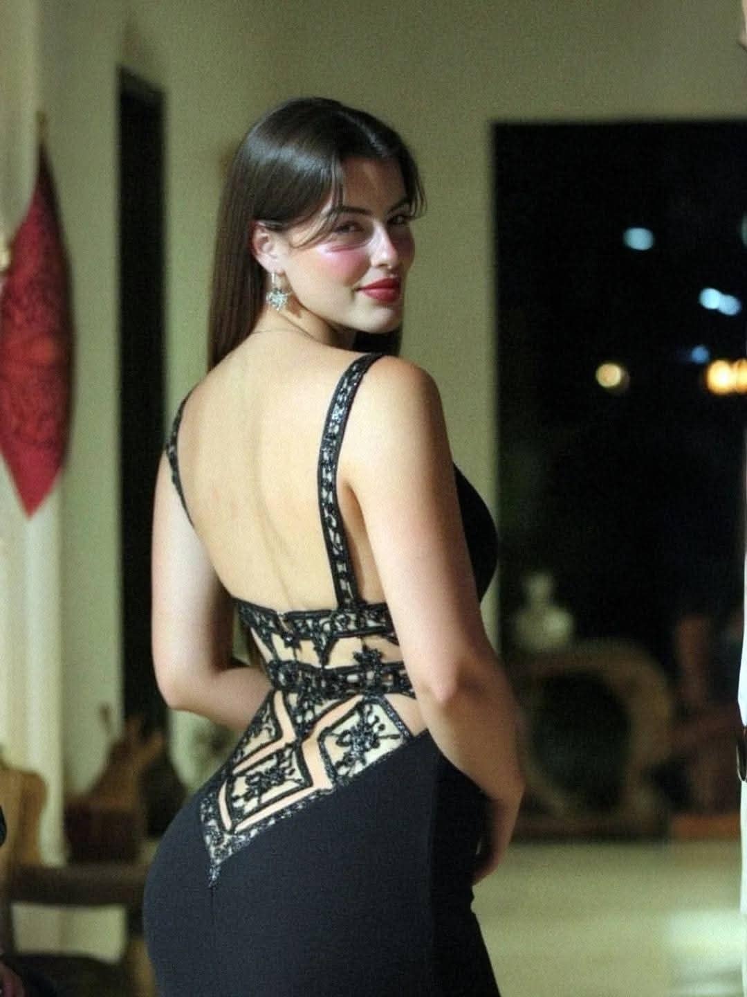 Girls For Night — balanced contrast portrait to avoid harsh shadows — booking in Pakistan — gallery 13/20 — asset 16