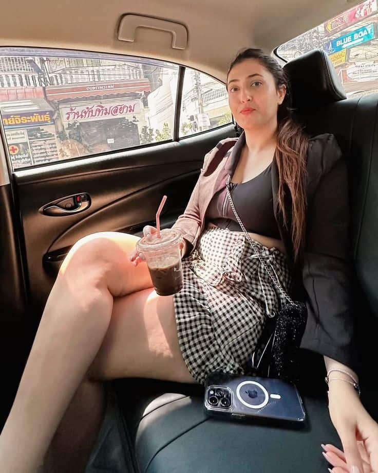 Book girls for night — warm light portrait suitable for late-hour plans — booking in Pakistan — gallery 2/15 — asset 43