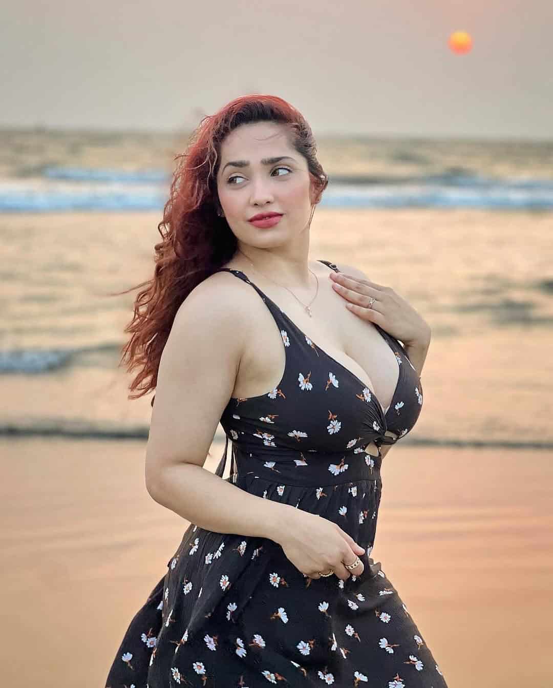 Best Girls For Night — timeless profile photo with minimal distractions — booking in Pakistan — gallery 8/20 — asset 5