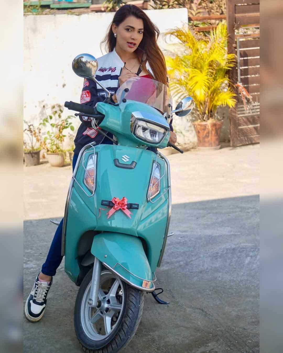 Book Girl for Night in Pakistan — elegant pose shot for a refined impression — booking in Pakistan (Lahore, Islamabad, Karachi & more) — gallery 12/15 — asset 60