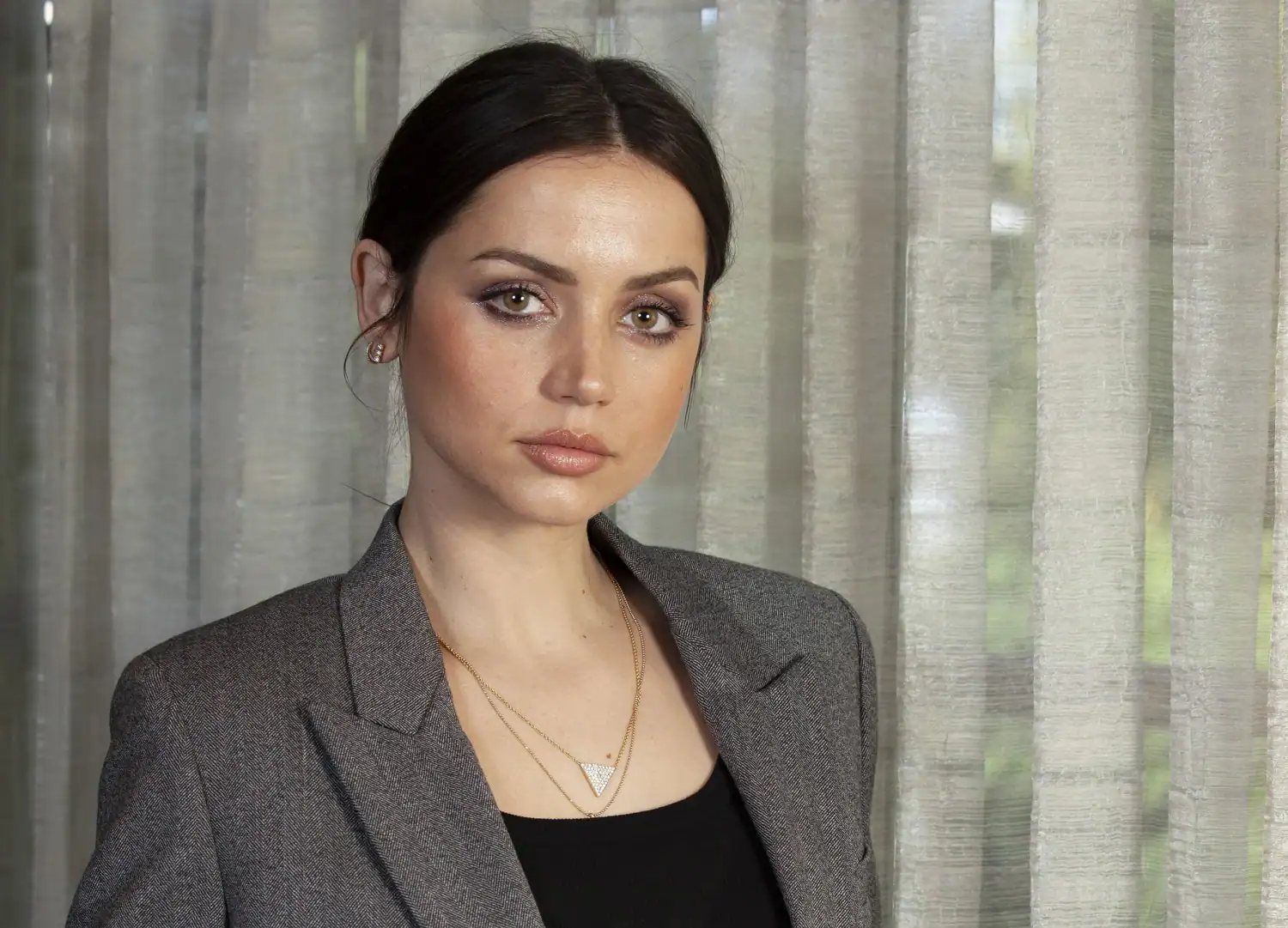 Best girls for night — natural expression photo for realistic expectations — booking in Pakistan — gallery 2/15 — asset 62